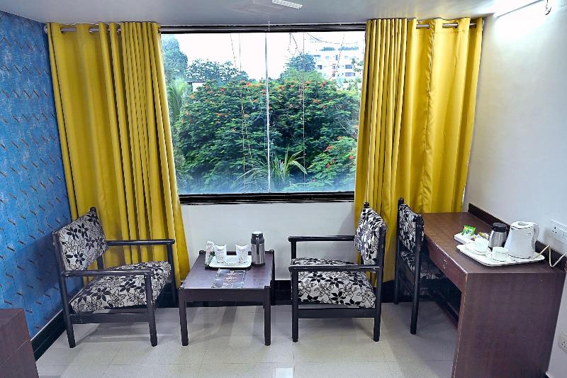 Hotel Rajhans International image