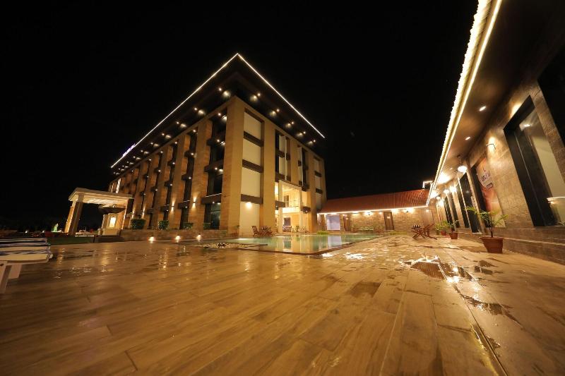 Sarovar Portico Somnath image