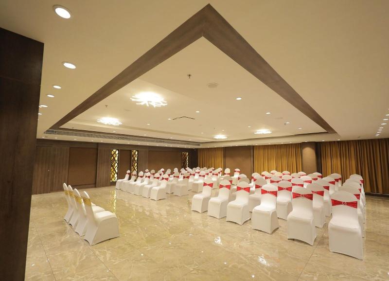 Sarovar Portico Somnath image