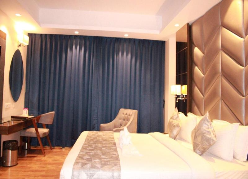 Sarovar Portico Somnath image