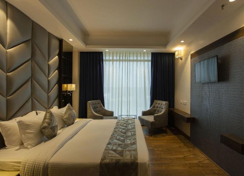 Sarovar Portico Somnath image