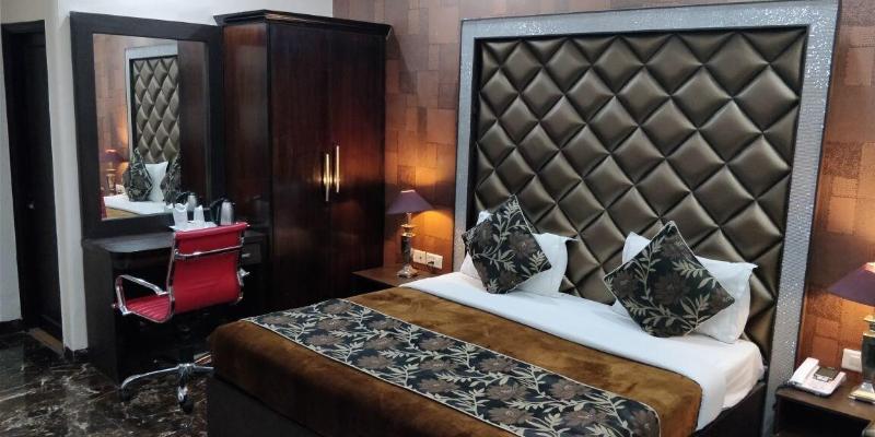 Hotel Mansarover Paradise image