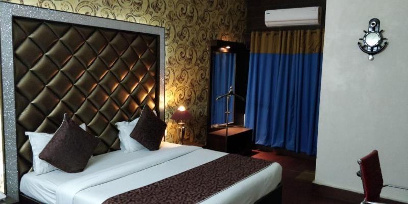 Hotel Mansarover Paradise image