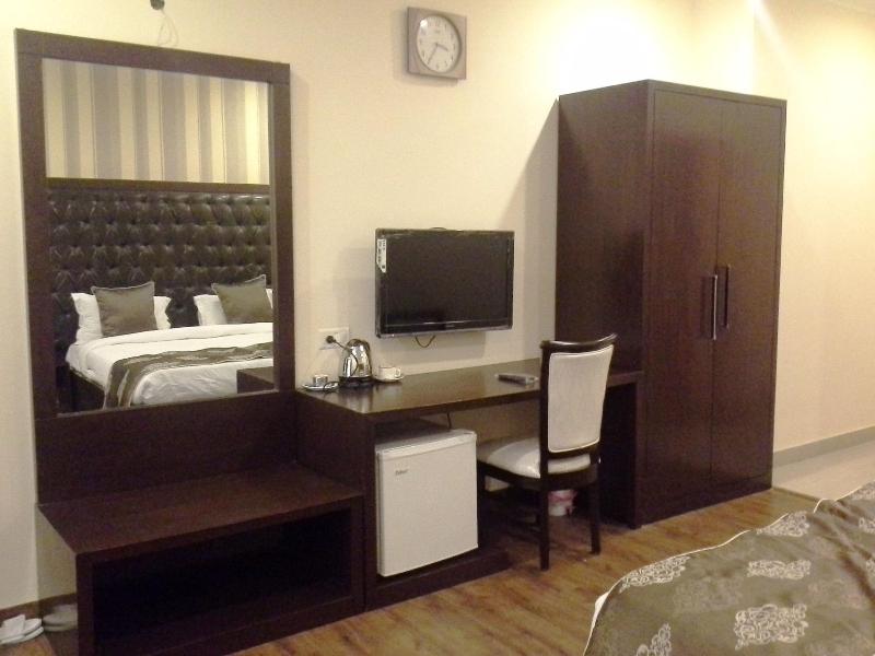 Hotel Mansarover Paradise image