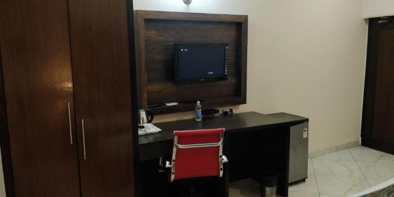 Hotel Mansarover Paradise image