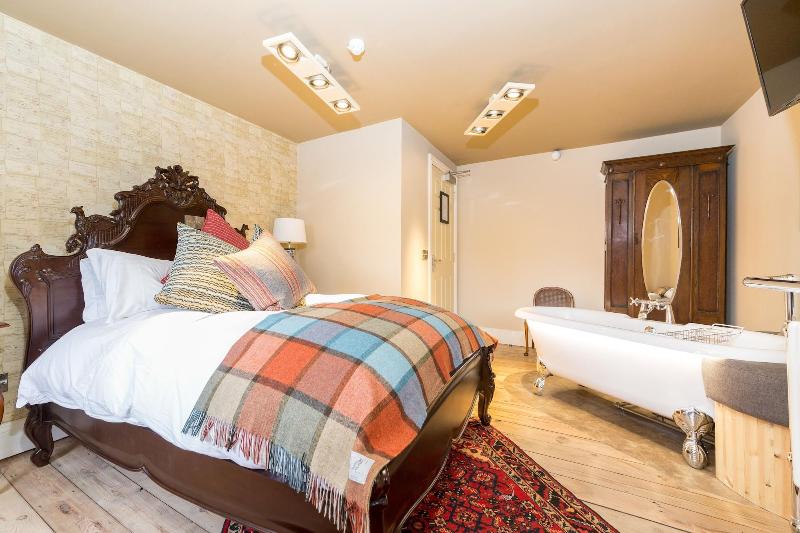 The Bull Hotel image