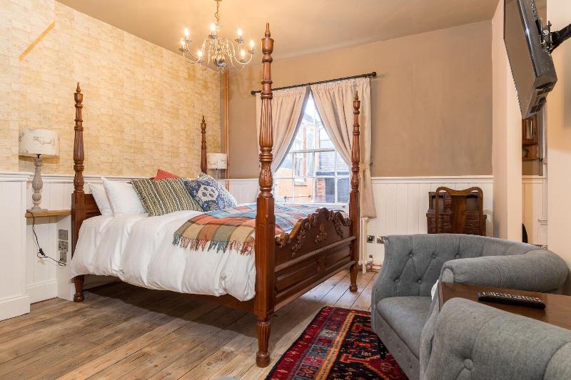 The Bull Hotel image