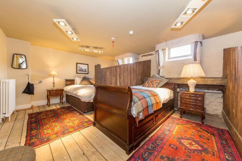 The Bull Hotel image
