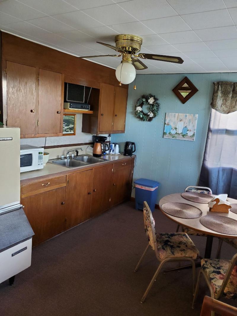Gateway Motel image
