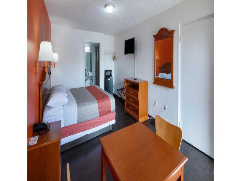 Motel 6 Montgomery, AL - Coliseum image