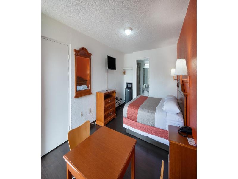 Motel 6 Montgomery, AL - Coliseum image