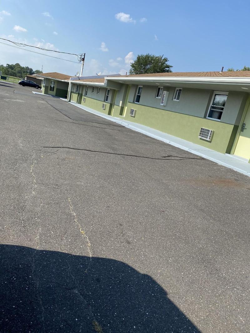 Red Carpet Inn And Suites image