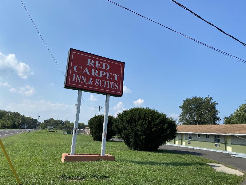 Red Carpet Inn And Suites image