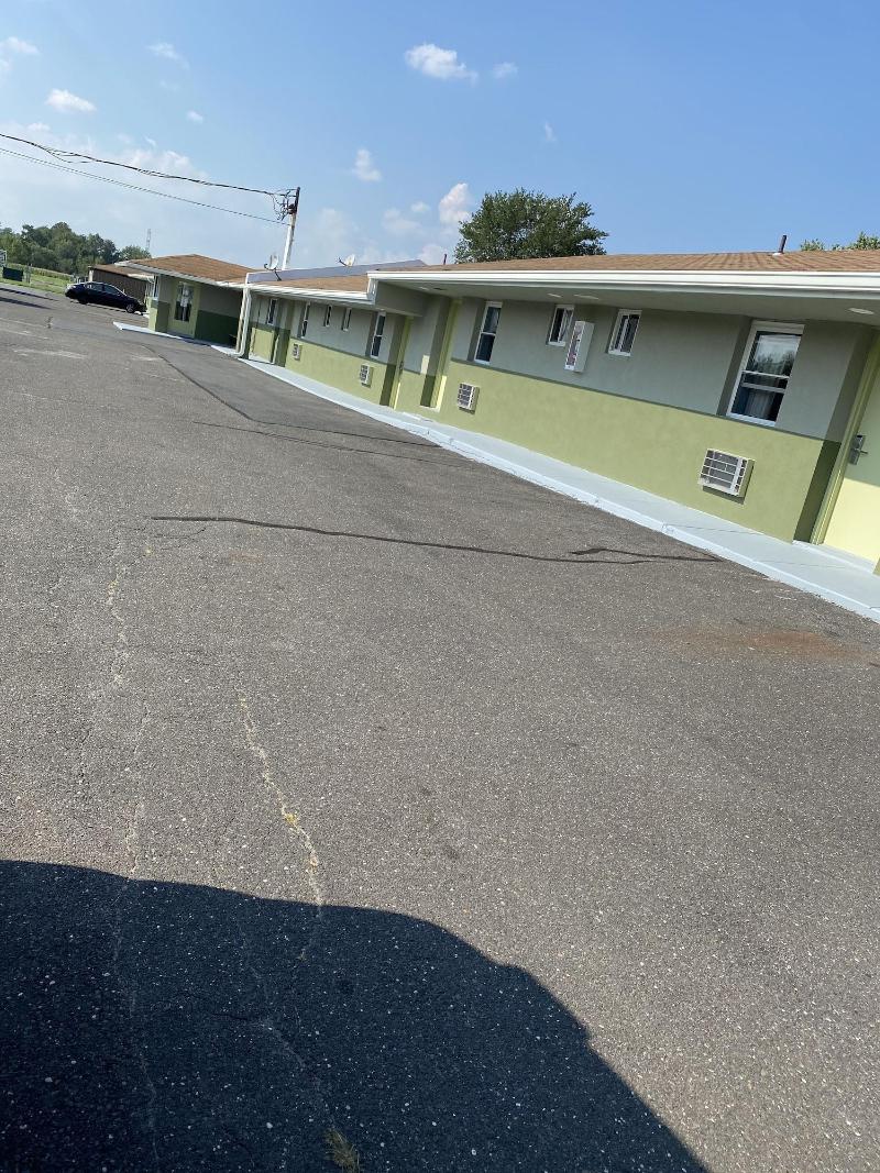 Red Carpet Inn And Suites image