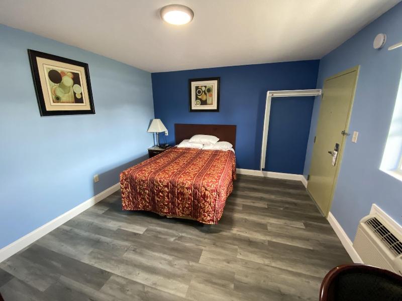 Red Carpet Inn And Suites image