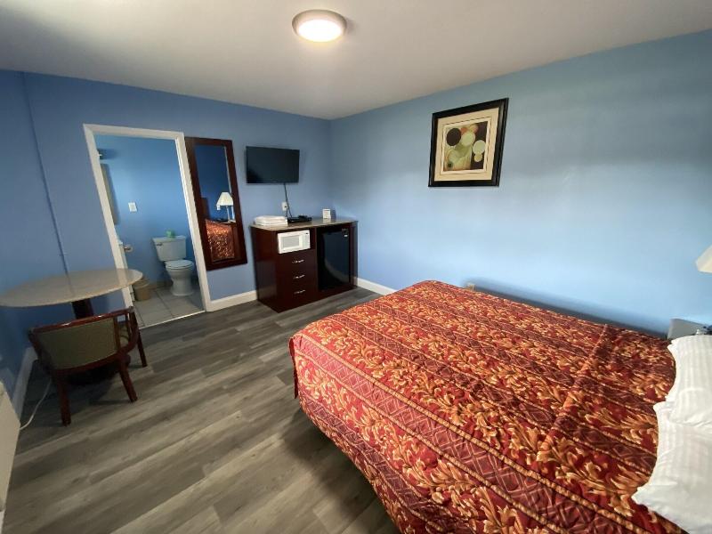 Red Carpet Inn And Suites image