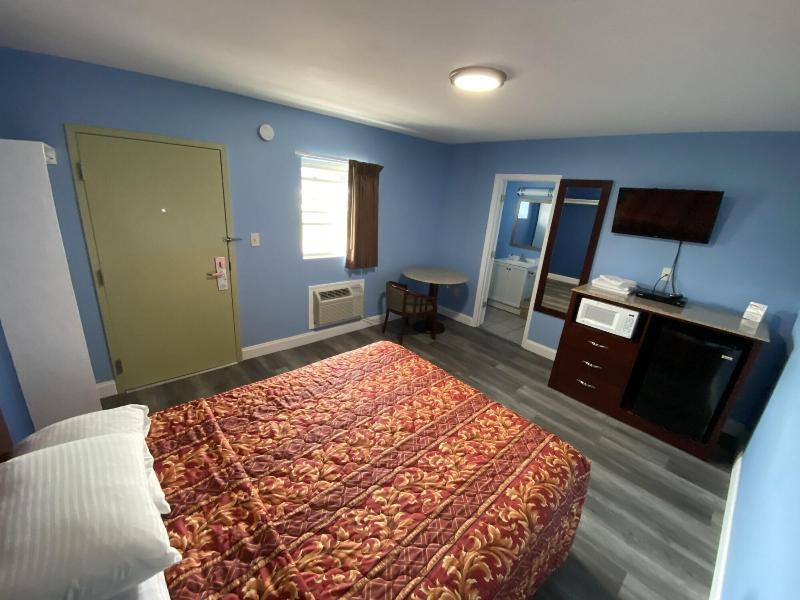 Red Carpet Inn And Suites image