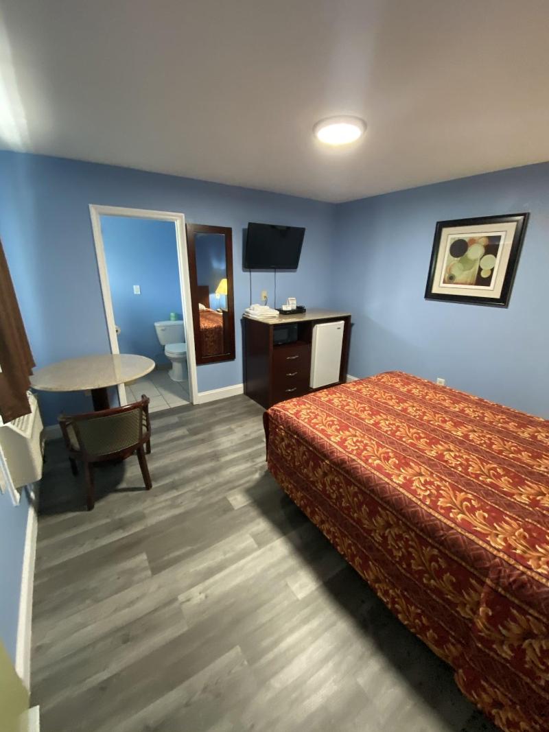 Red Carpet Inn And Suites image
