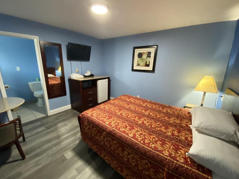 Red Carpet Inn And Suites image