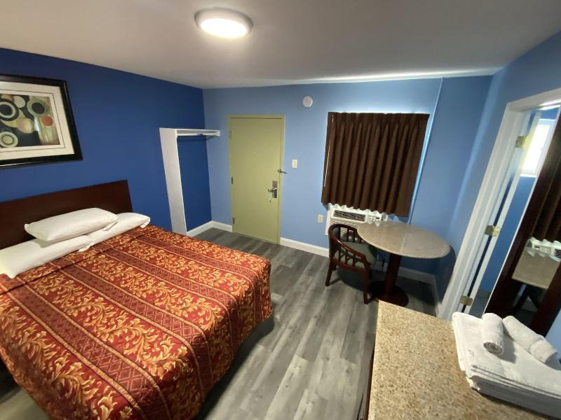 Red Carpet Inn And Suites image