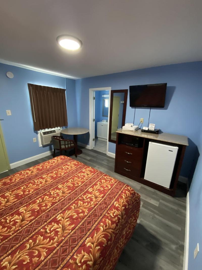 Red Carpet Inn And Suites image