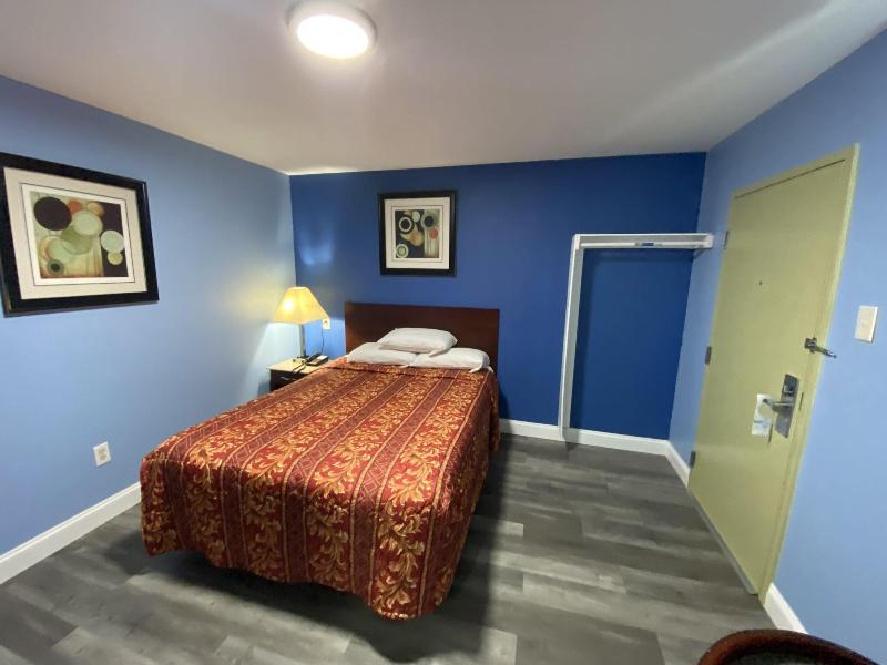 Red Carpet Inn And Suites image