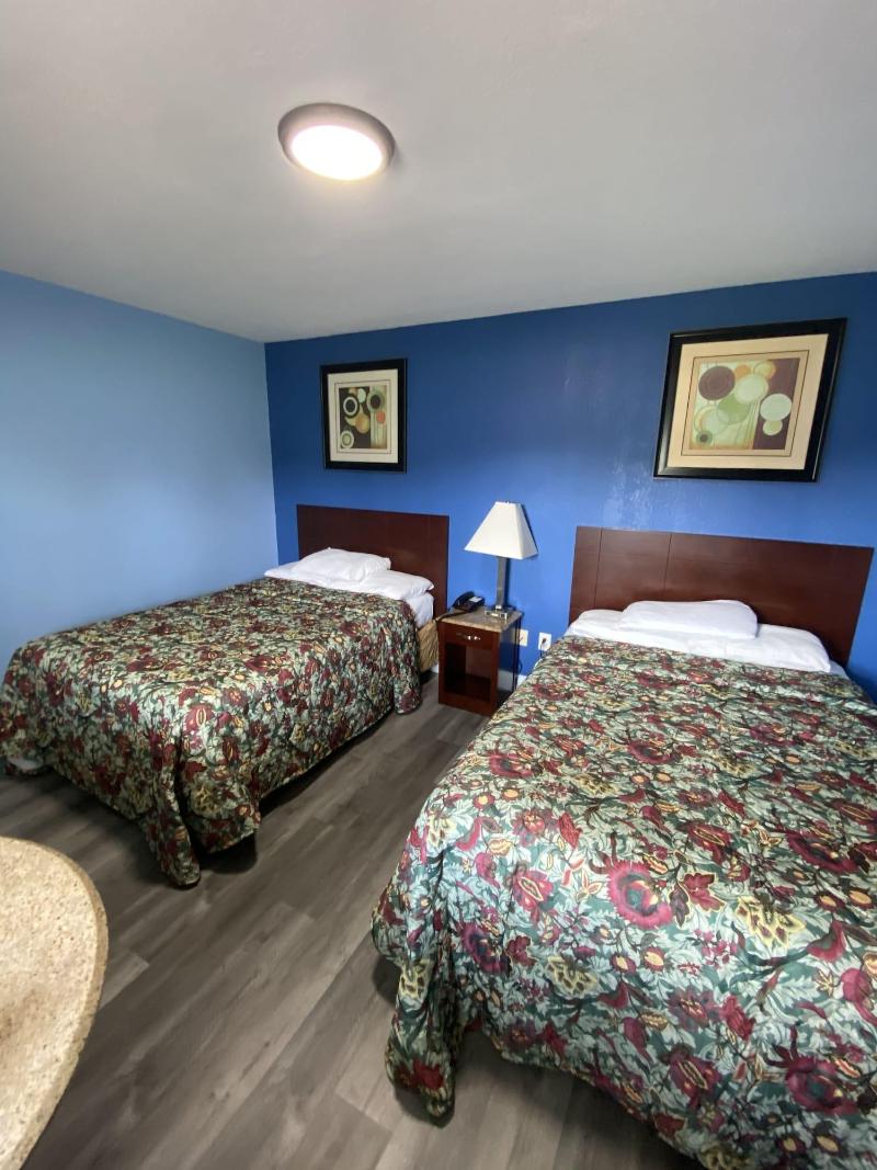 Red Carpet Inn And Suites image