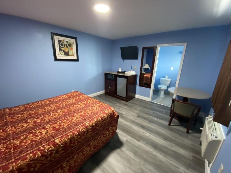 Red Carpet Inn And Suites image
