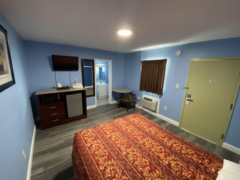 Red Carpet Inn And Suites image