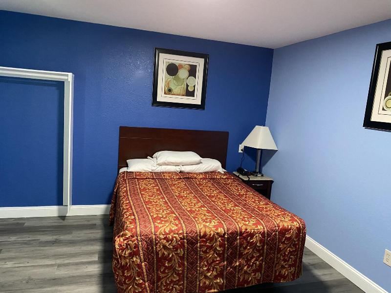 Red Carpet Inn And Suites image