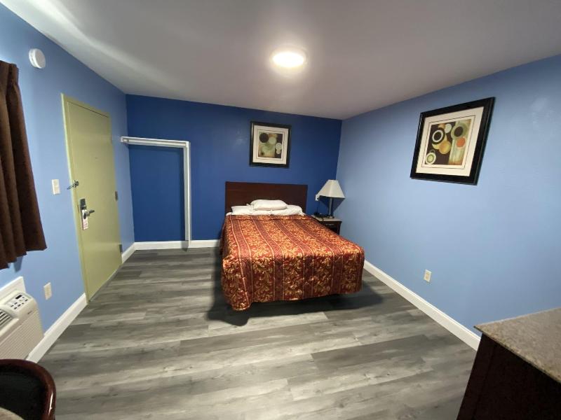 Red Carpet Inn And Suites image