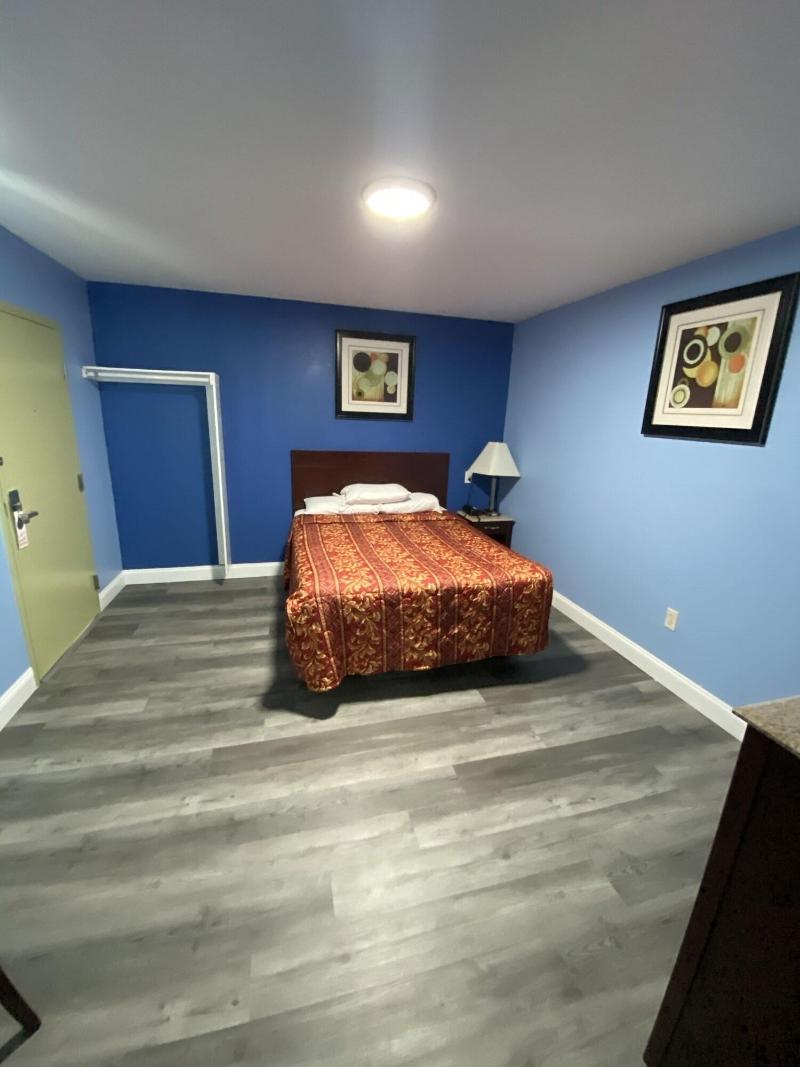 Red Carpet Inn And Suites image