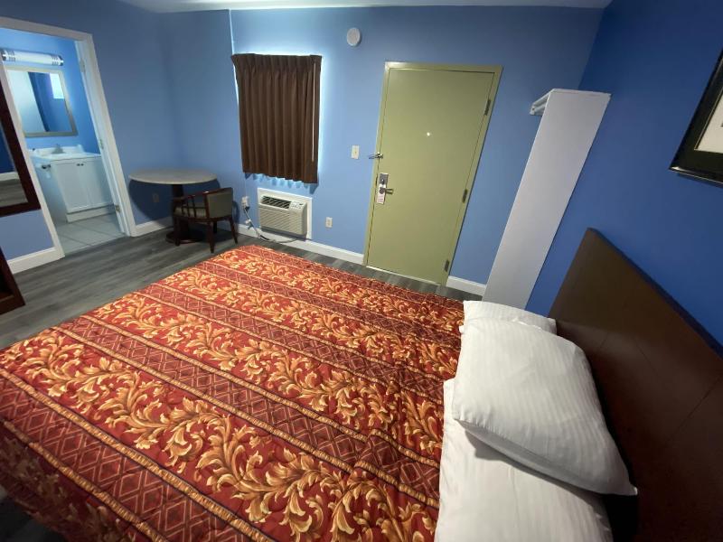 Red Carpet Inn And Suites image