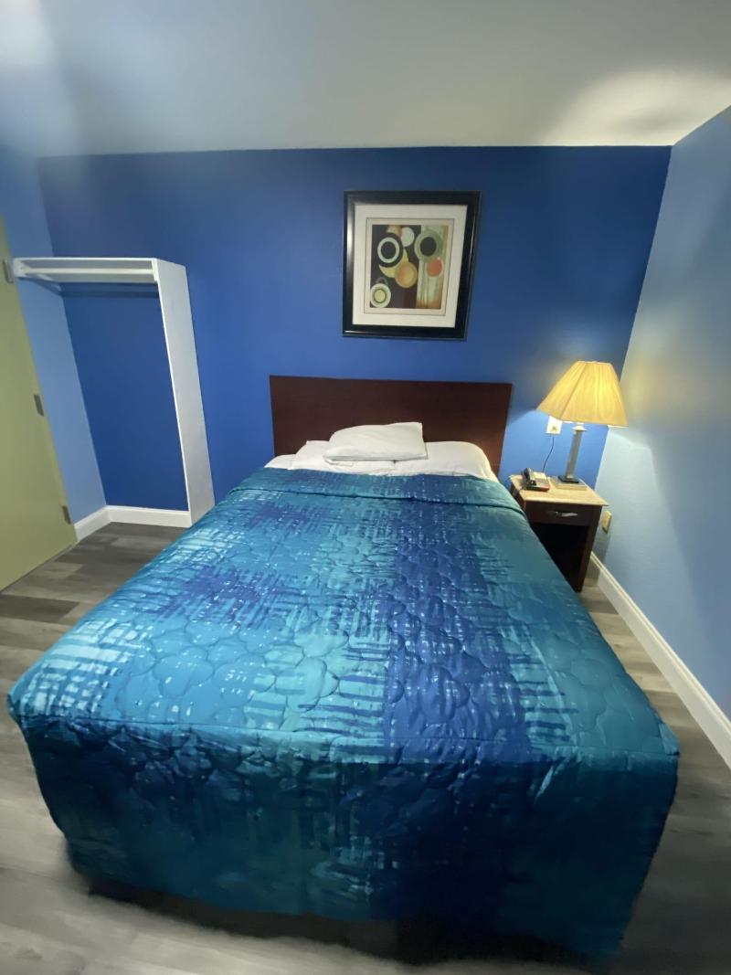 Red Carpet Inn And Suites image