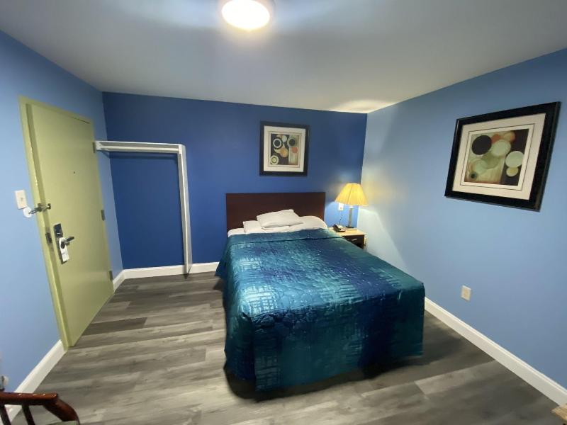 Red Carpet Inn And Suites image