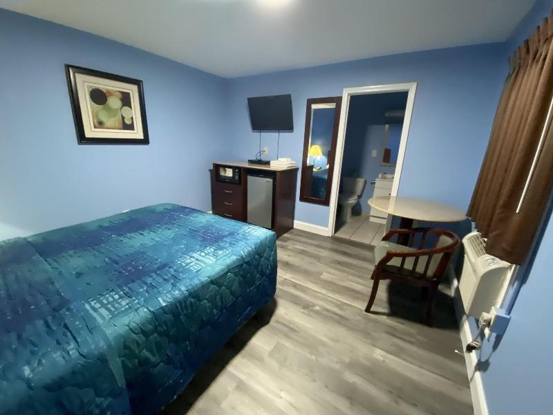 Red Carpet Inn And Suites image