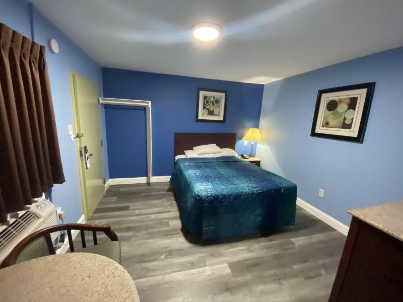 Red Carpet Inn And Suites image