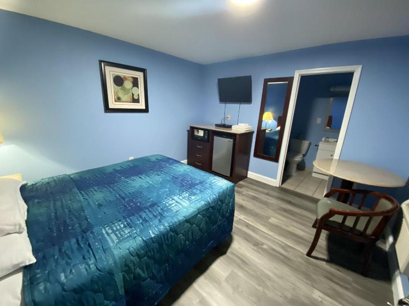 Red Carpet Inn And Suites image