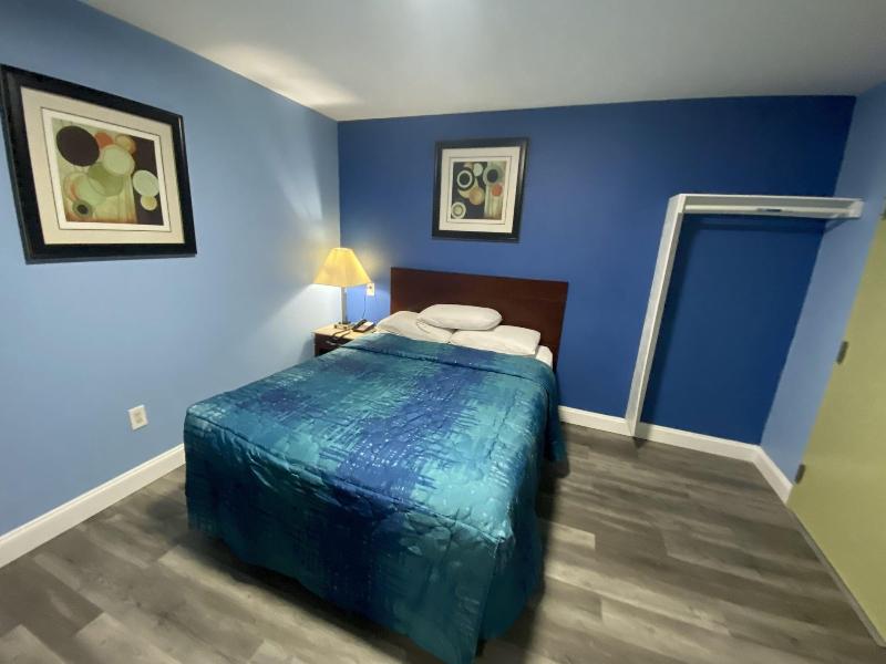 Red Carpet Inn And Suites image