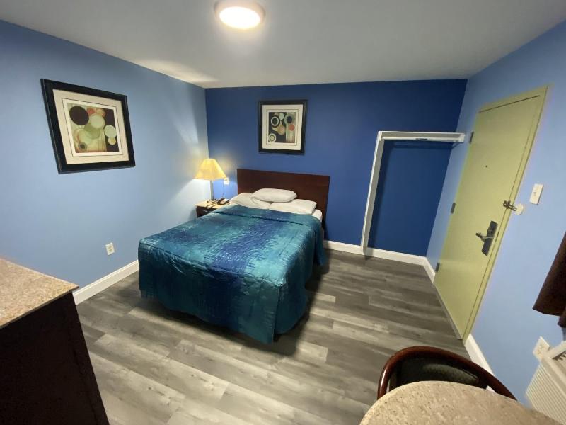 Red Carpet Inn And Suites image