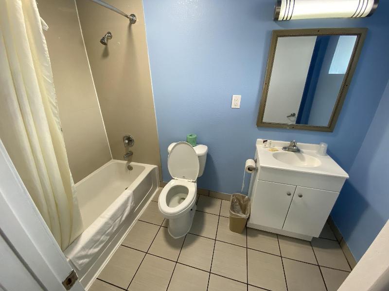 Red Carpet Inn And Suites image