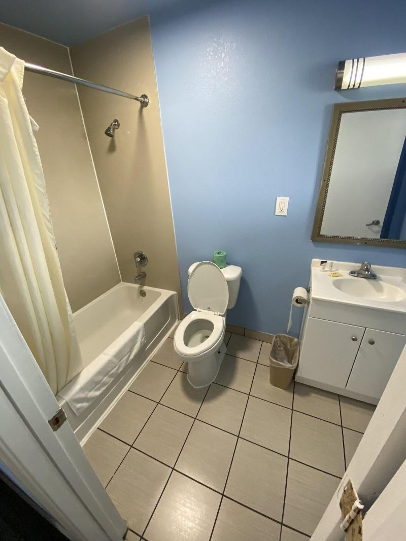 Red Carpet Inn And Suites image