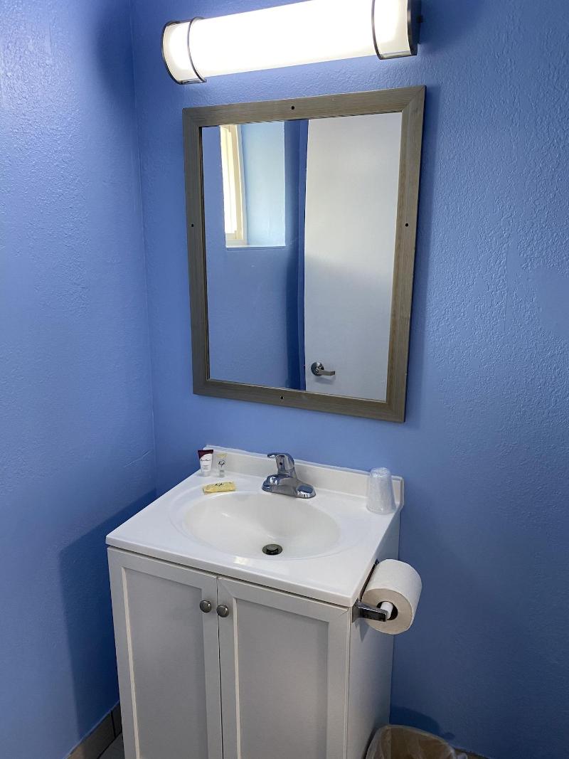 Red Carpet Inn And Suites image
