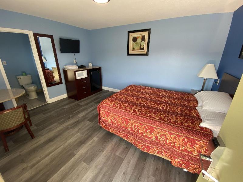 Red Carpet Inn And Suites image