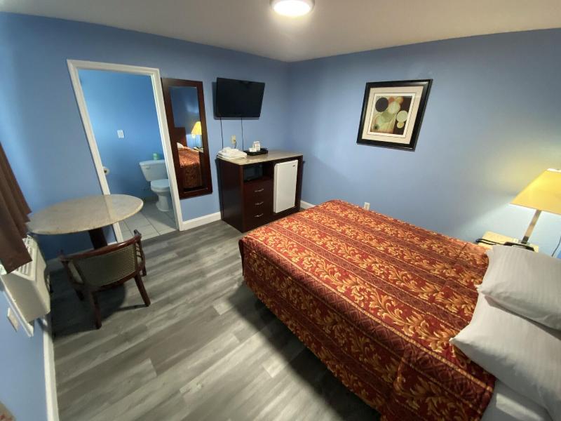 Red Carpet Inn And Suites image