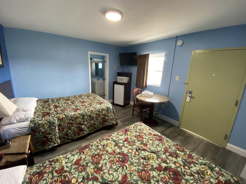 Red Carpet Inn And Suites image