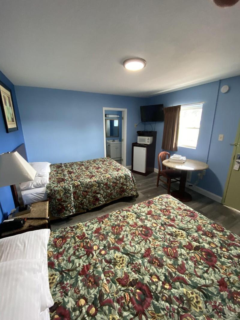 Red Carpet Inn And Suites image