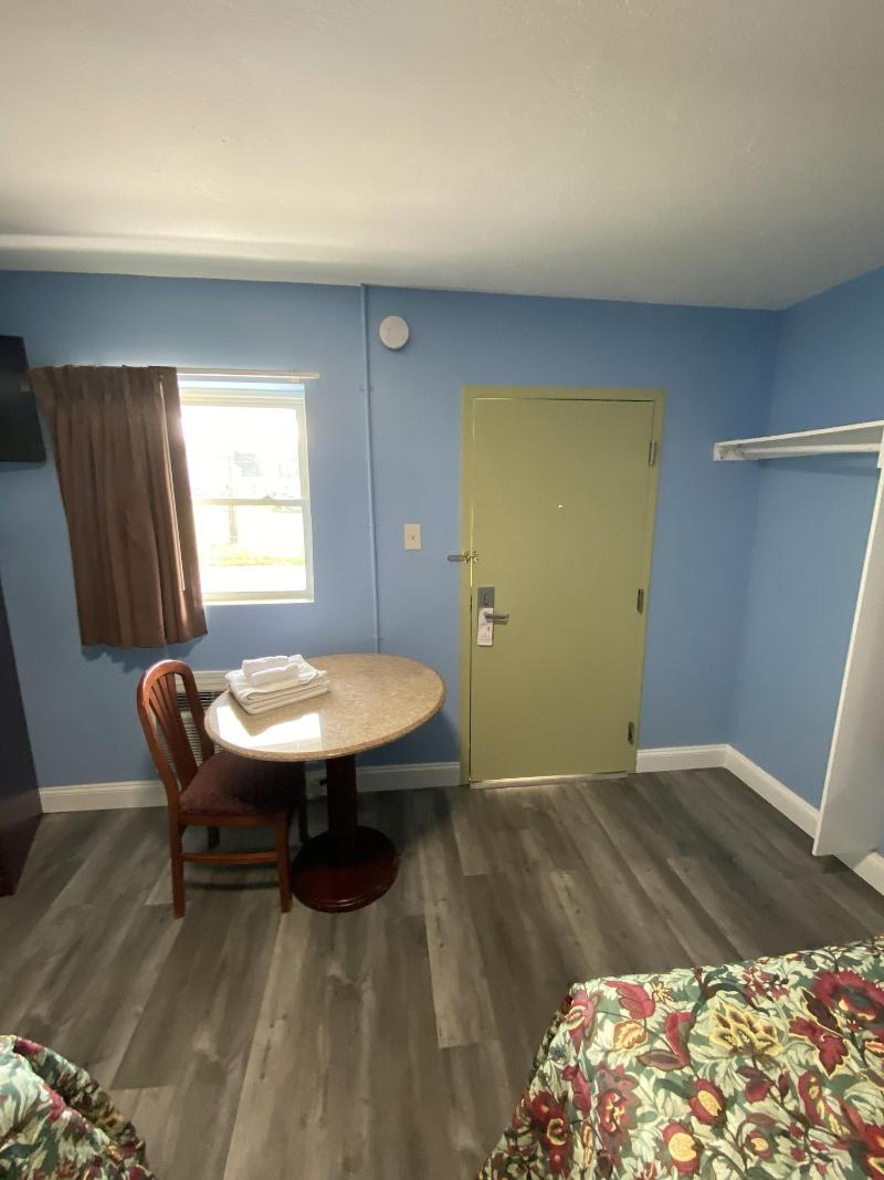 Red Carpet Inn And Suites image