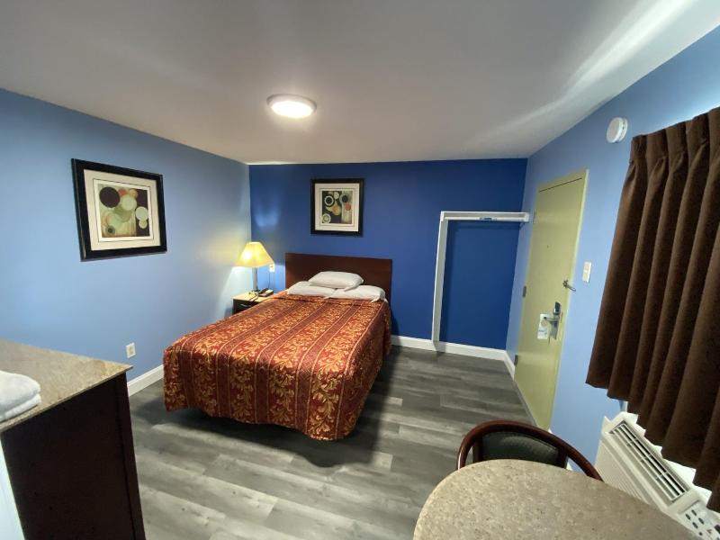 Red Carpet Inn And Suites image