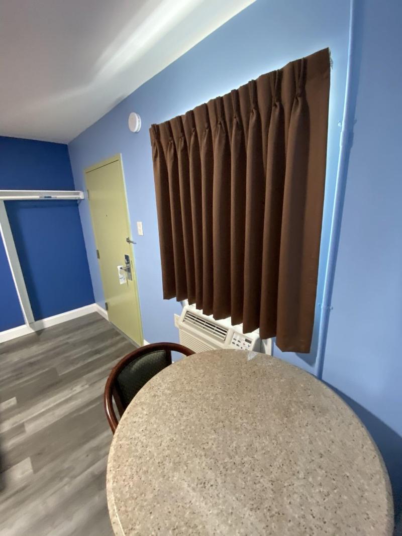 Red Carpet Inn And Suites image